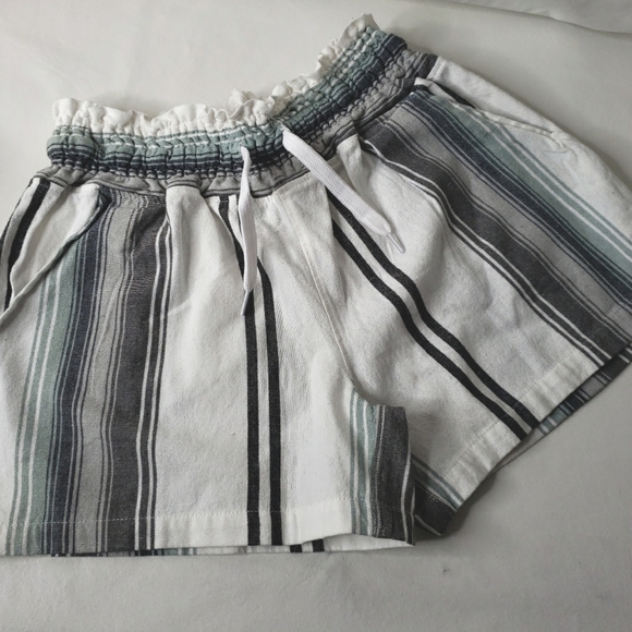 Exist Shorts White Gray Striped Southern Spirit Junior's Size Medium NWT - Picture 12 of 12